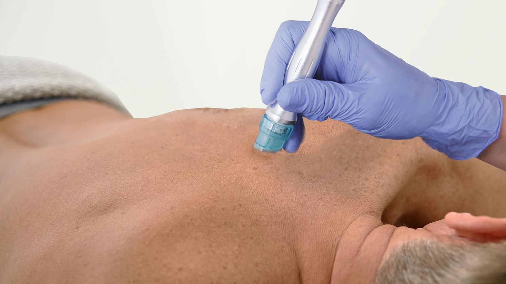 Micro Peeling Body body treatment for men at Bodyland Rotterdam